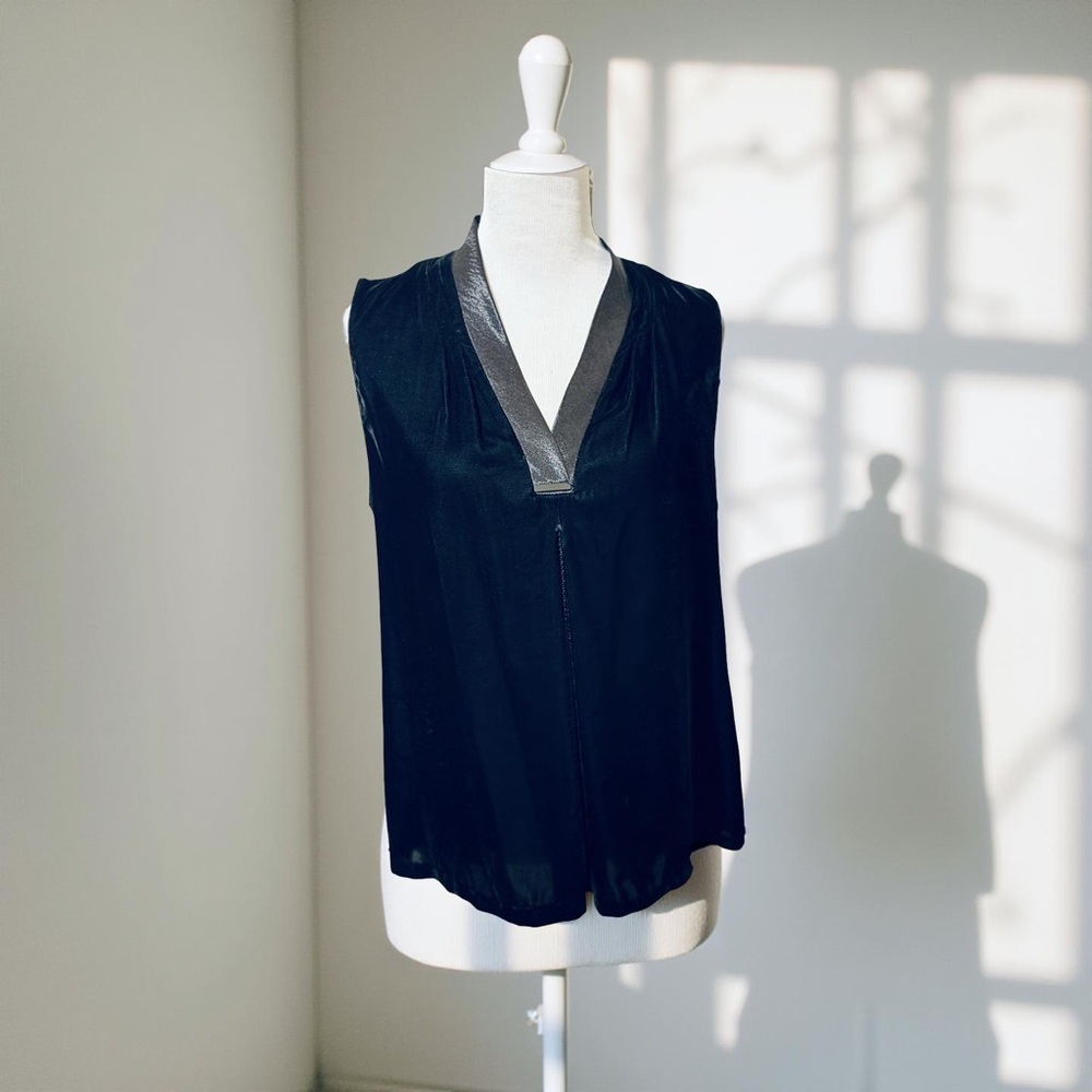 T Tahari Black Sleeveless Blouse size Large